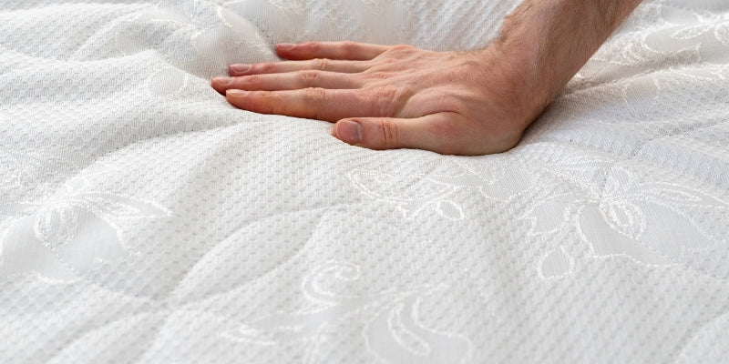 Surmatelas en soie naturelle : comment le choisir ?