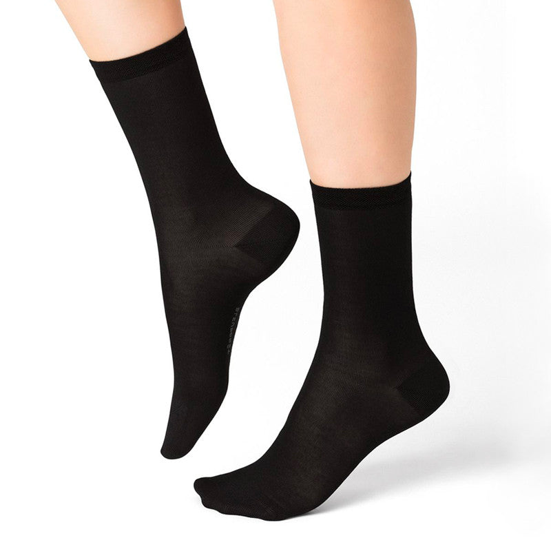 Chaussettes unies en soie pour femme noir